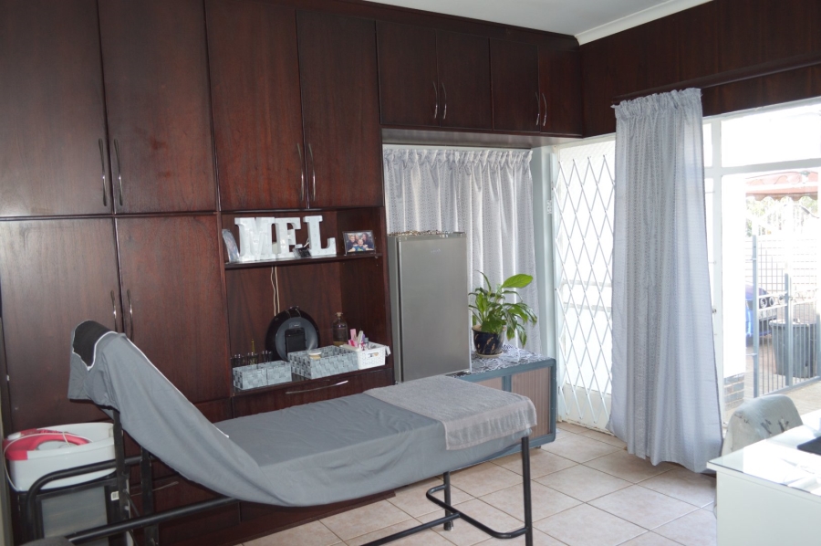 3 Bedroom Property for Sale in Flamwood North West